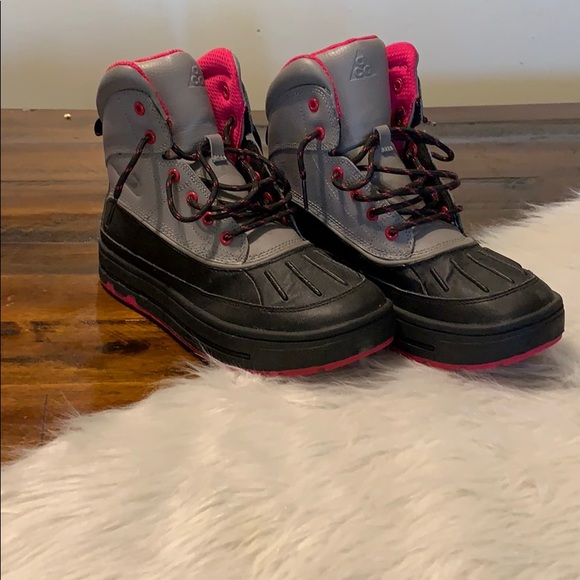 nike snow boots acg